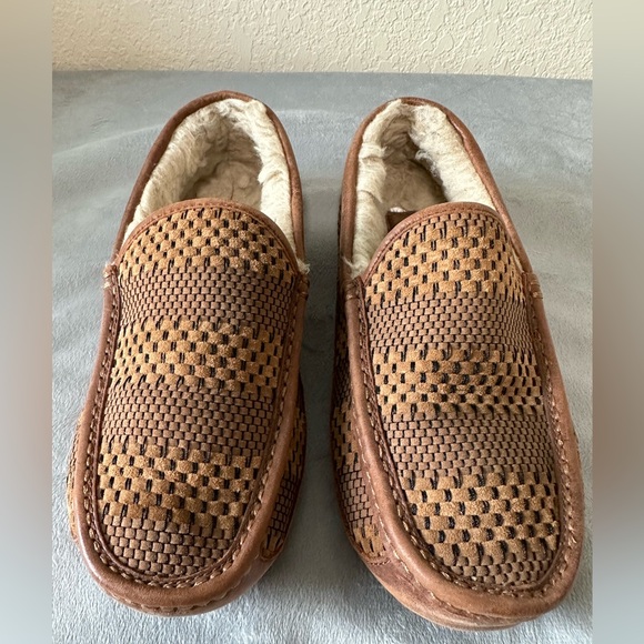 Ugg Ascot Slippers - Picture 2 of 8